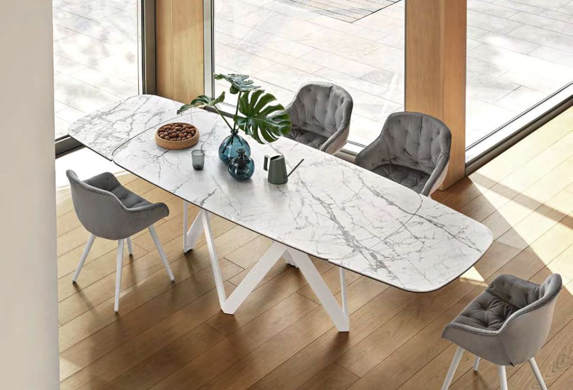 CARTESIO Dining table