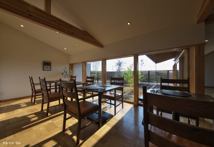 片手で簡単！ワンタッチで高さ調整できる！新作スツール入荷